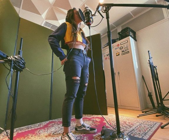 Isadora Eva in the recording studio