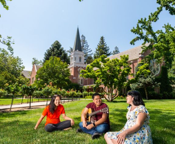 Students in front of Morris Chapel