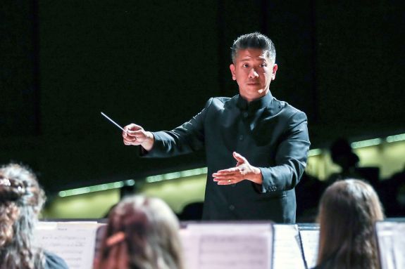 Vu Nguyen conducting the Pacific Concert Band