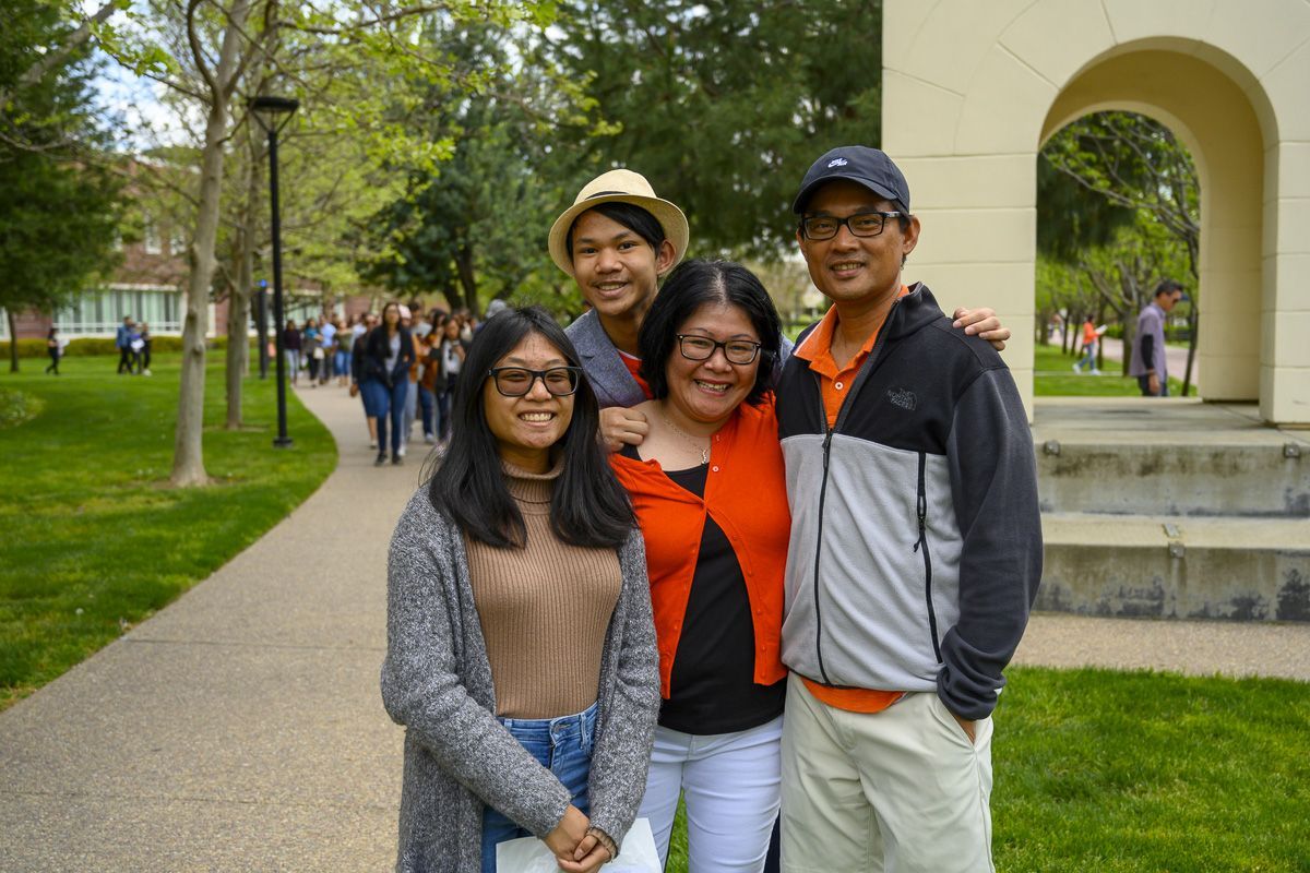 family visiting campus