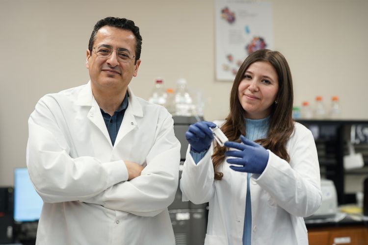 Mamoun Alhamadsheh and Hala Aldawod 