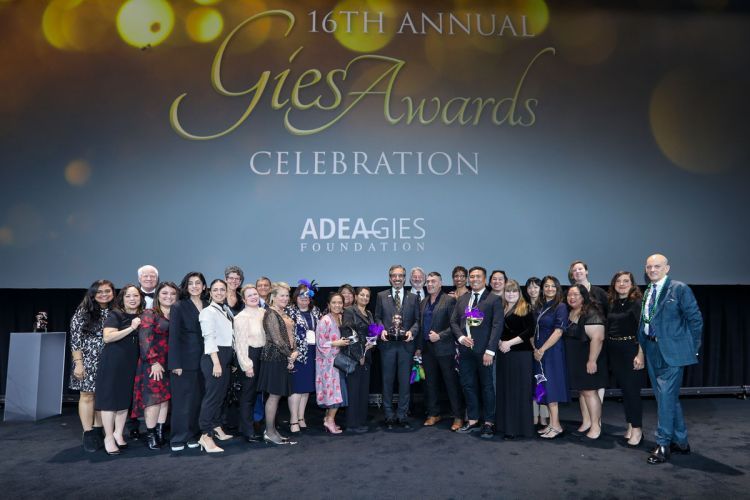Students, faculty and staff from the Dugoni School family gathered to celebrate Dean Nadershahi’s honor. (photo courtesy of ADEA)