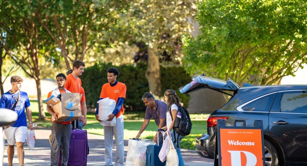 Pacific students helping new students move in