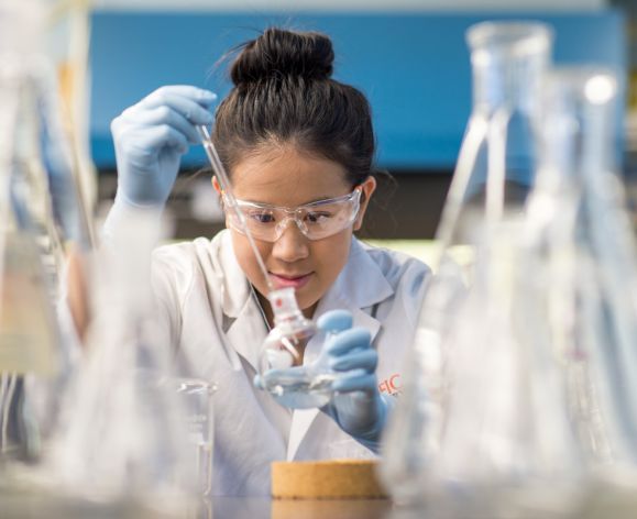 Pacific chemistry student in the lab