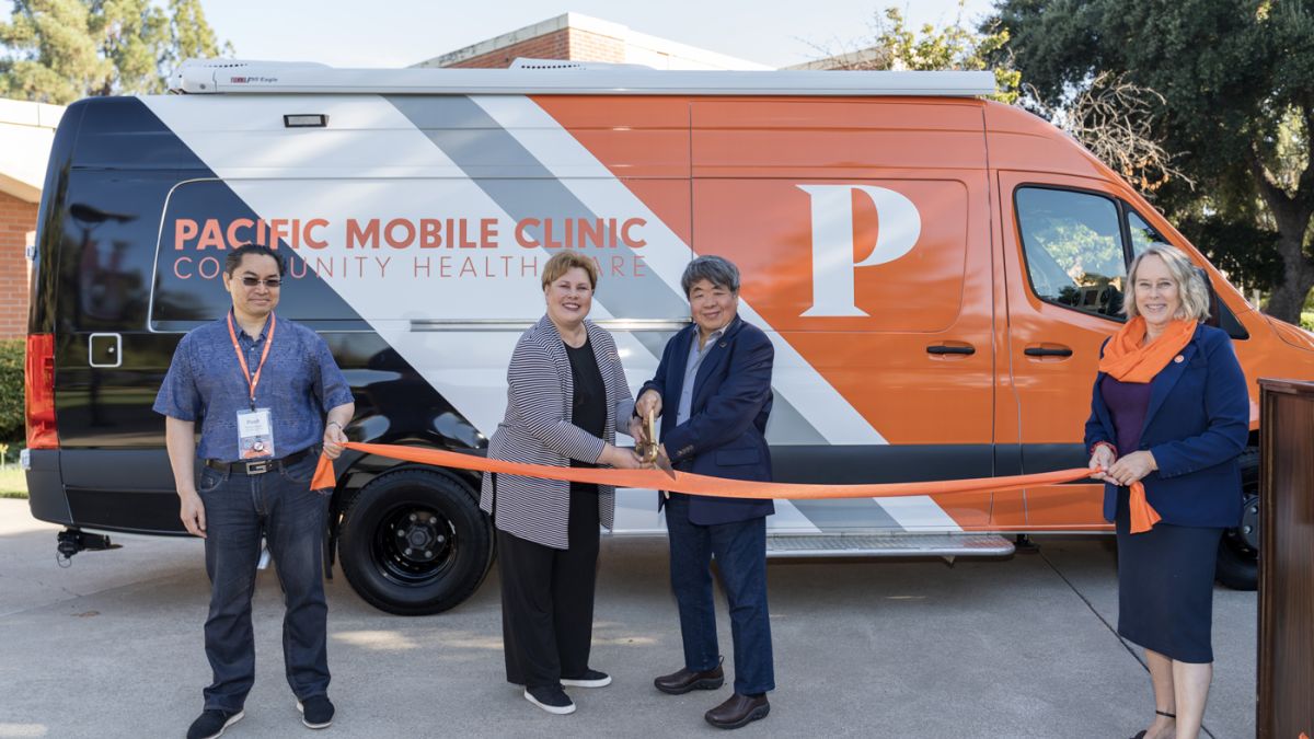 Ribbon cutting of the mobile clinic van